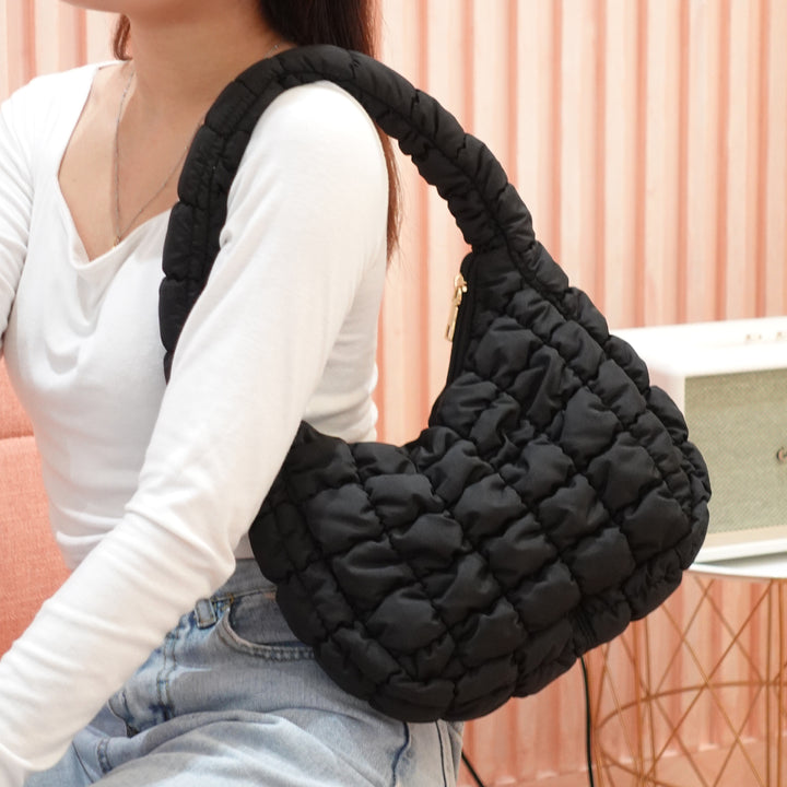 17 BEAUTY Puffer Bag